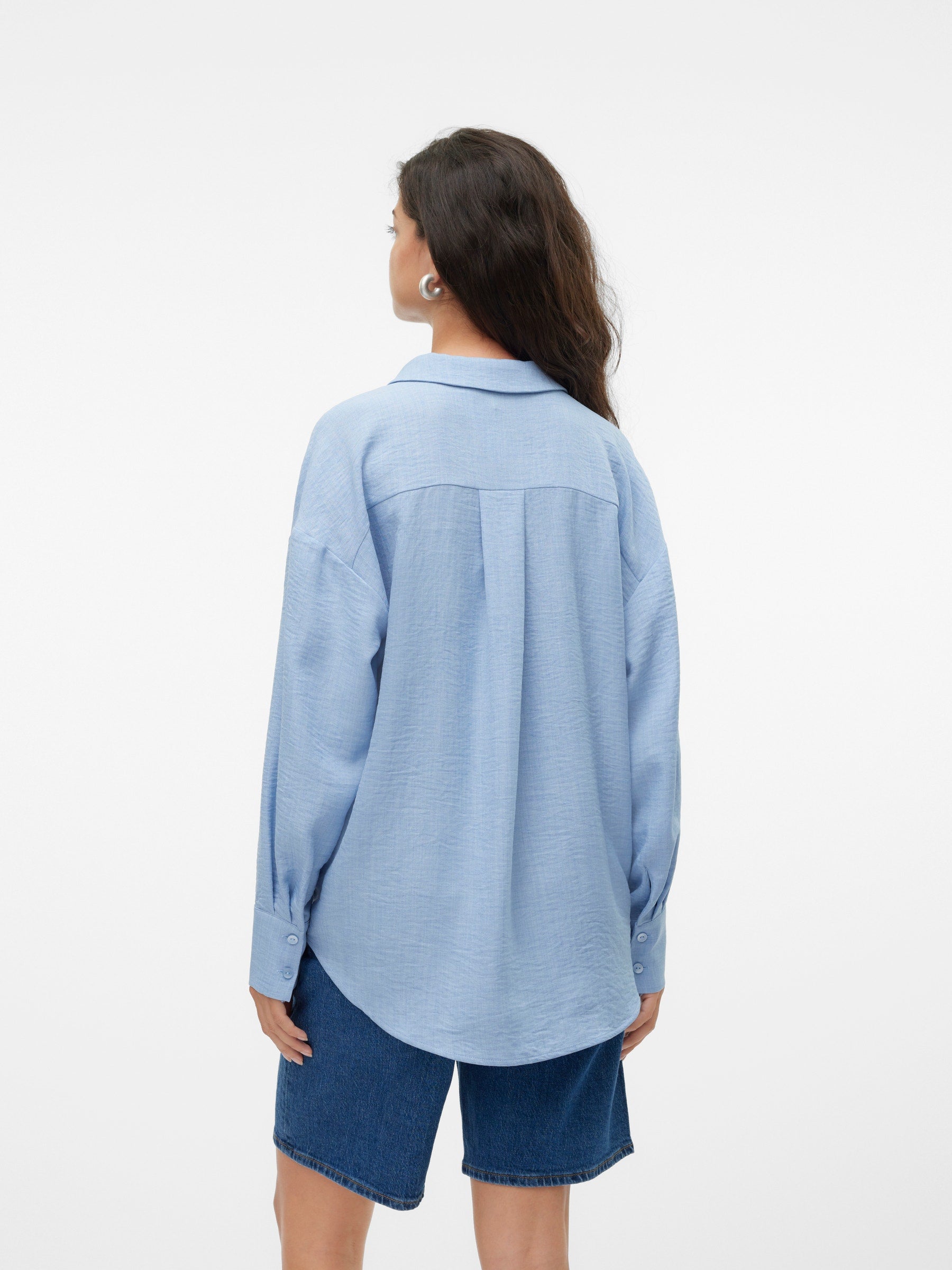 VERO MODA VMMELANEY queeny shirt in chambray blue - Image 2
