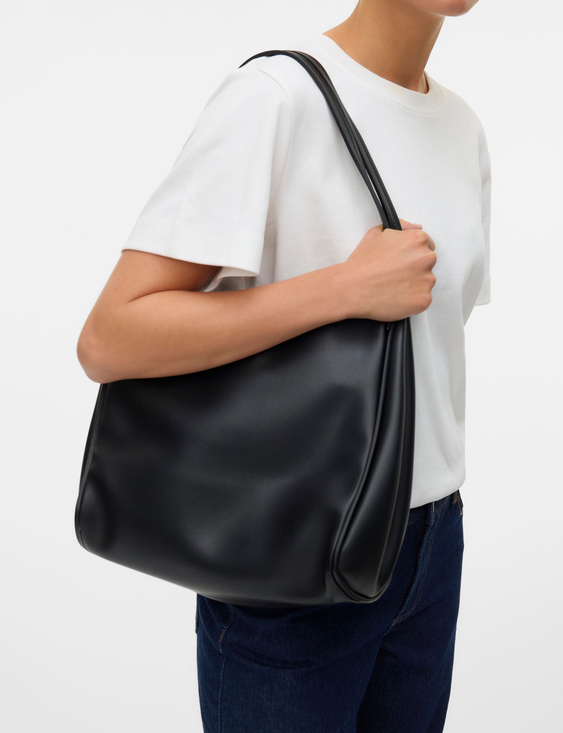 VERO MODA VMNAYA shoulder bag in black - Image 1