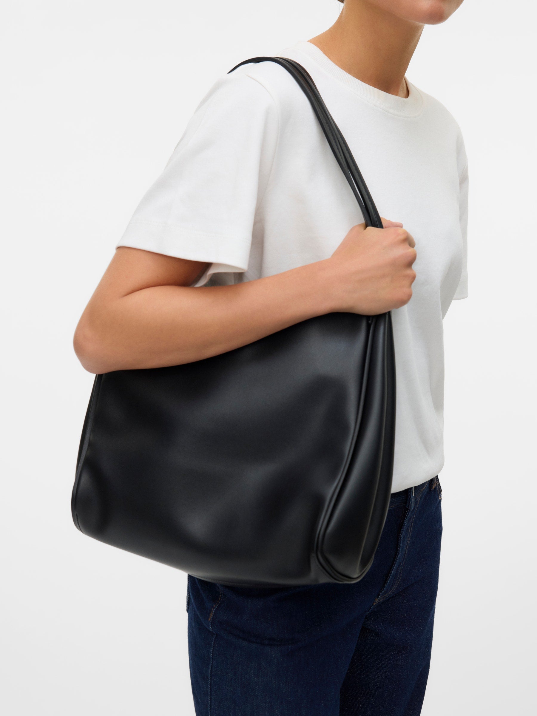 VERO MODA VMNAYA shoulder bag in black - Image 1