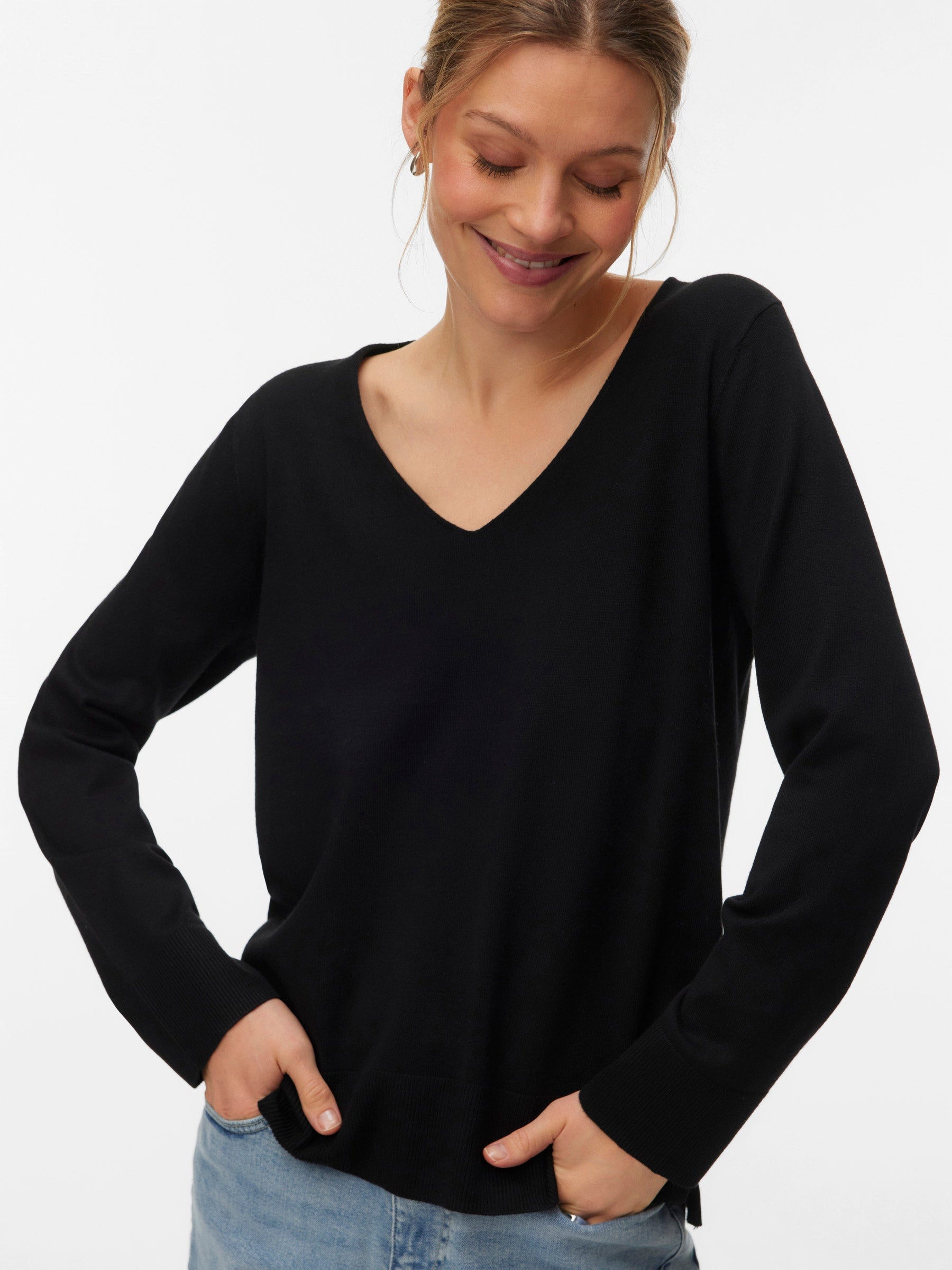 VERO MODA VMSILJE v-neck pullover in black - Image 4
