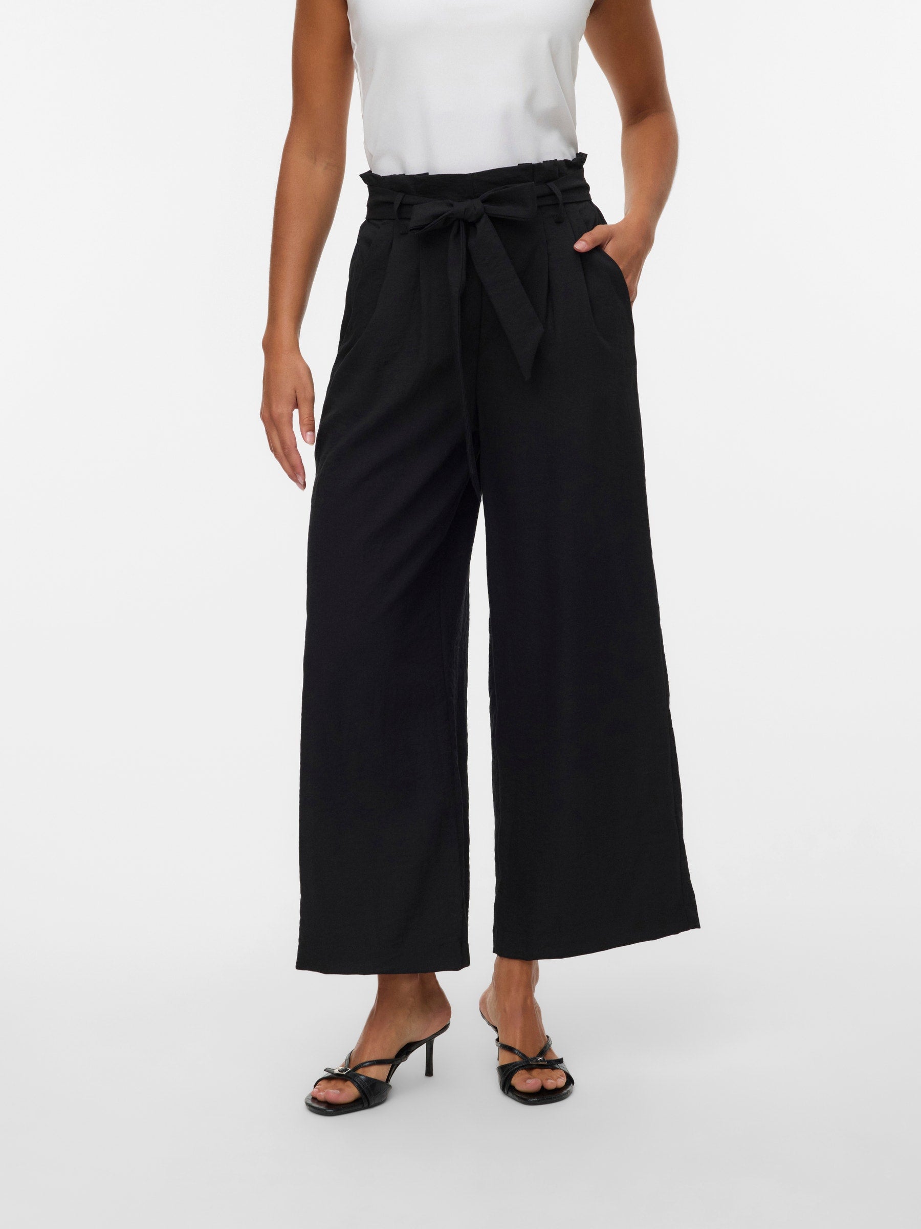 VERO MODA VMSYDNEY paperbag ankle pant in black - Image 4