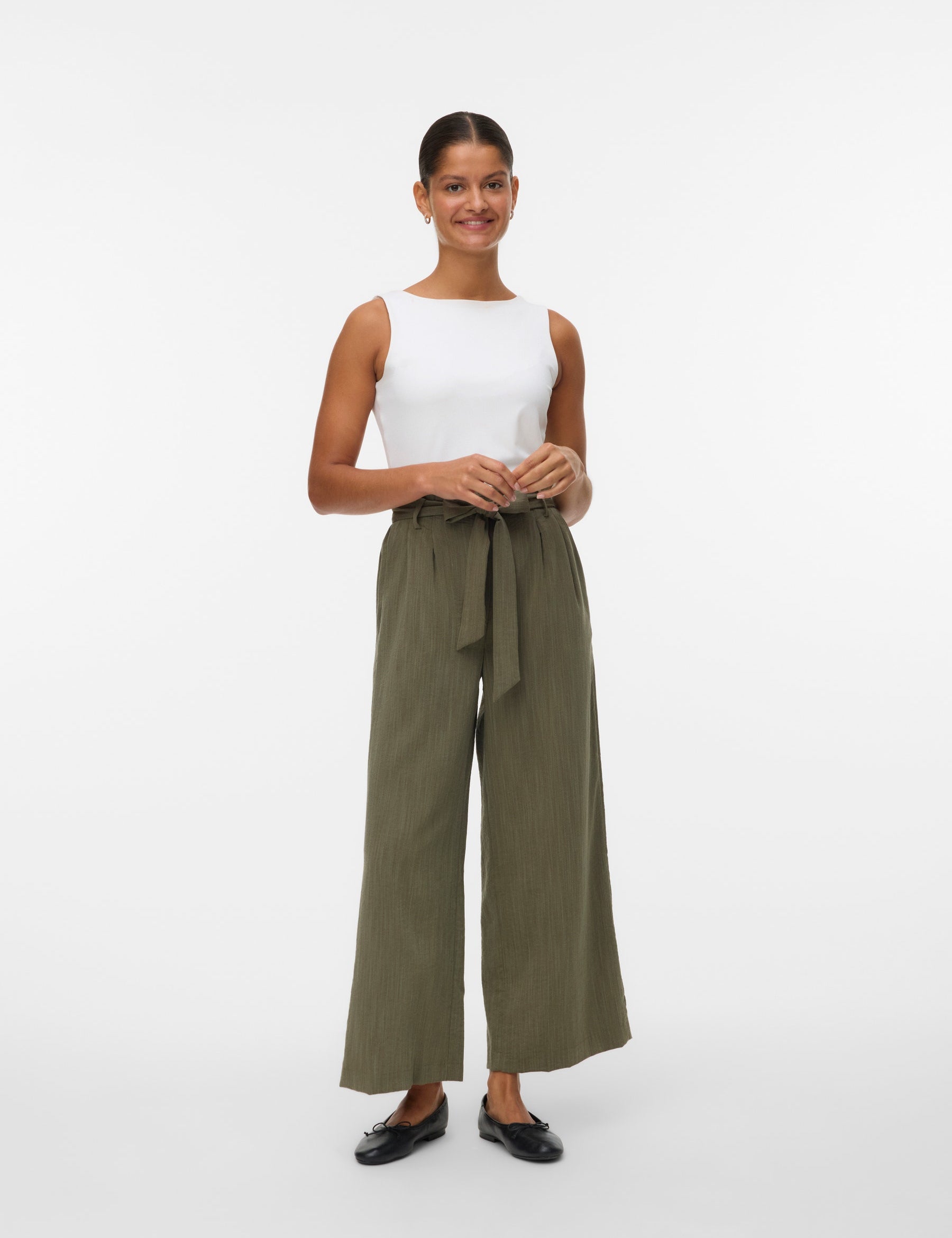 VERO MODA VMSYDNEY paperbag ankle pant in kalamata - Image 1