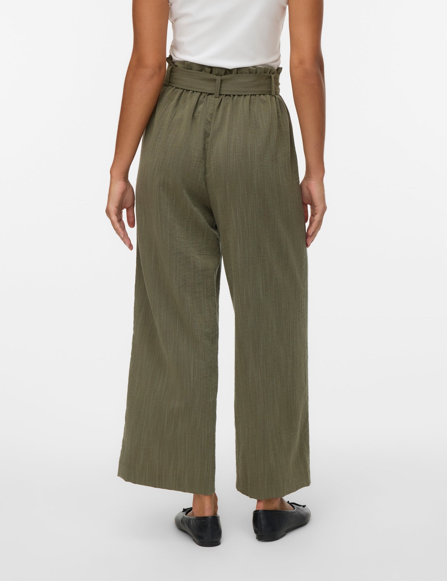 VERO MODA VMSYDNEY paperbag ankle pant in kalamata - Image 2