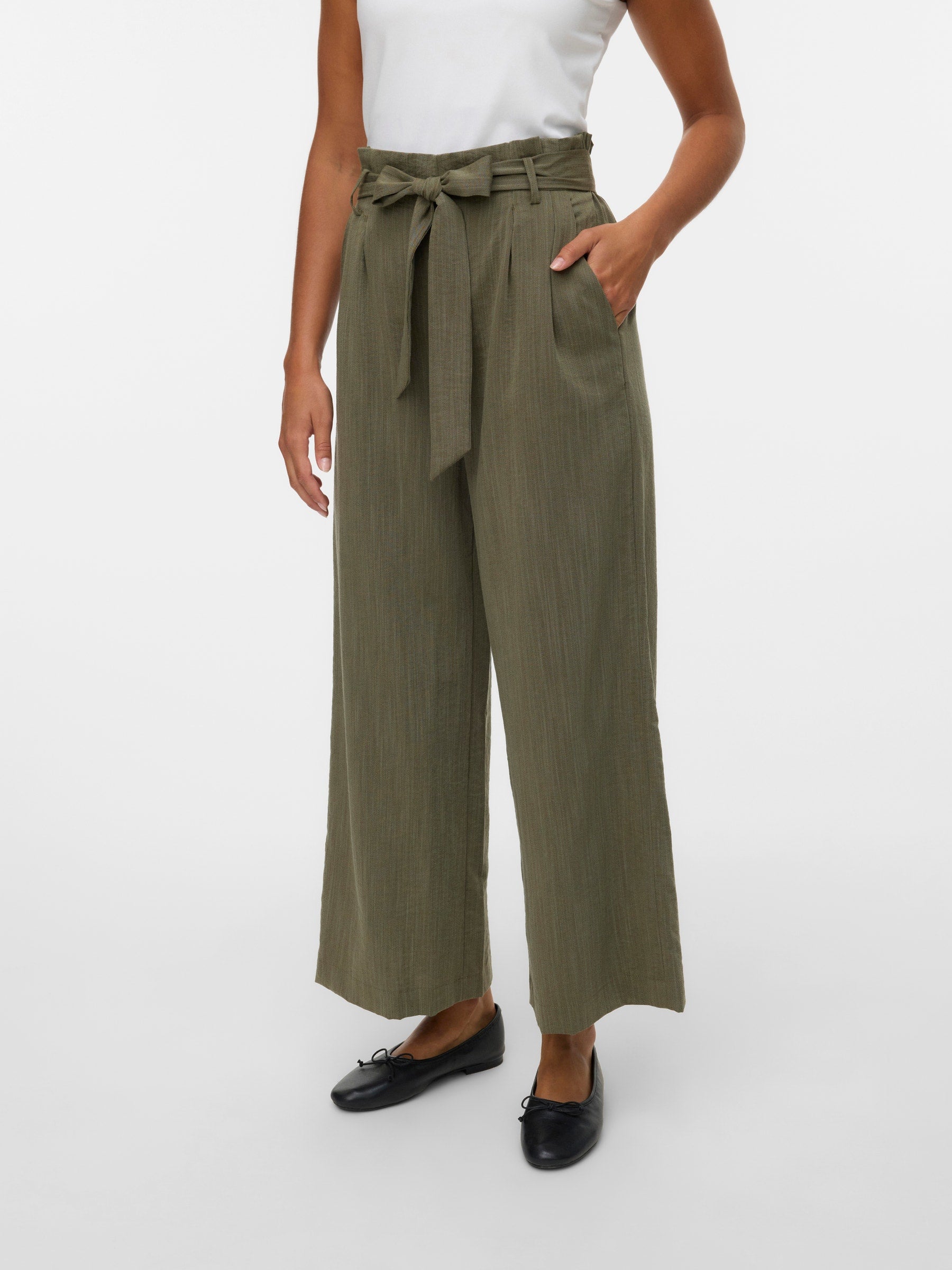 VERO MODA VMSYDNEY paperbag ankle pant in kalamata - Image 4