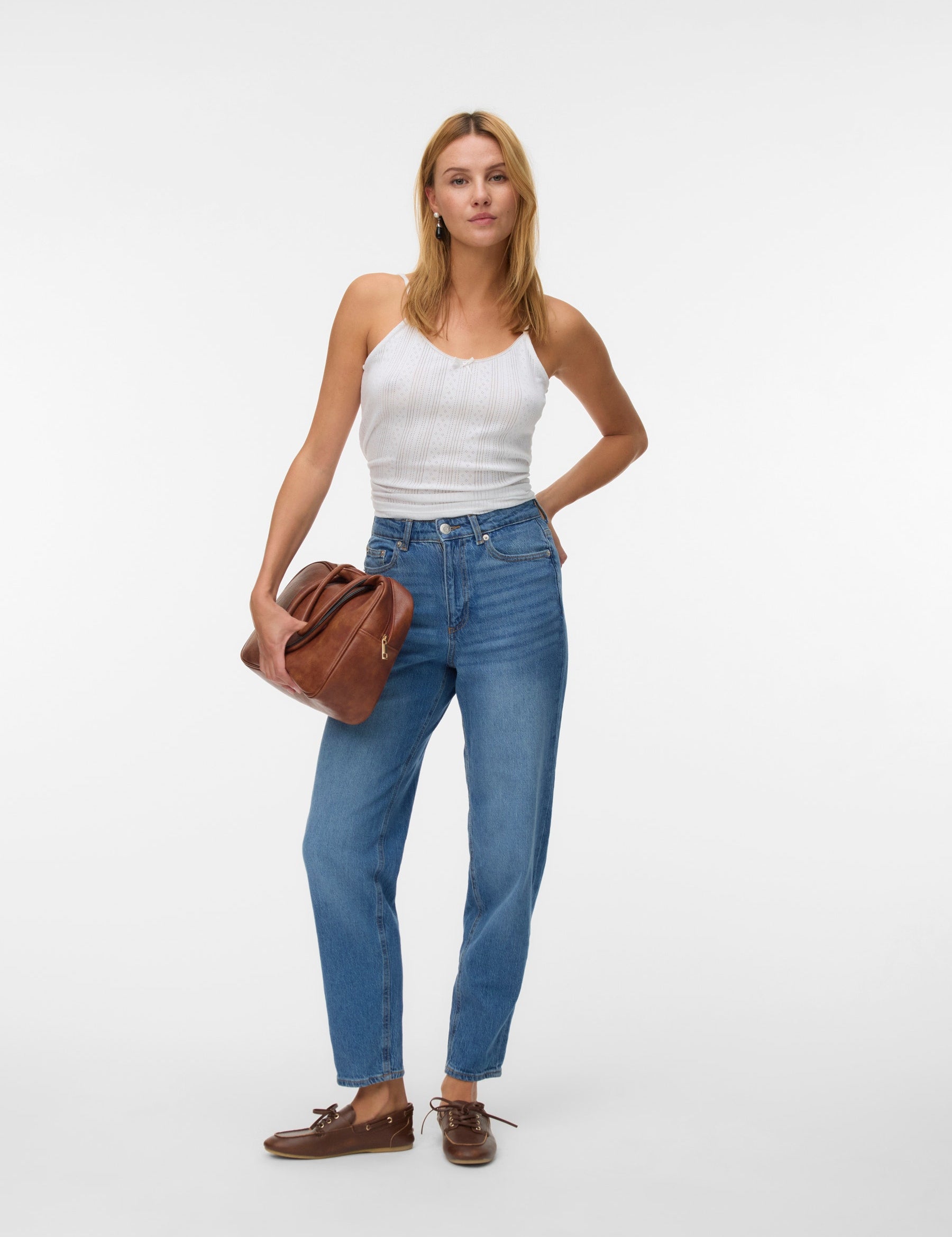 VERO MODA VMTESSA mom jeans in medium blue denim - Image 1