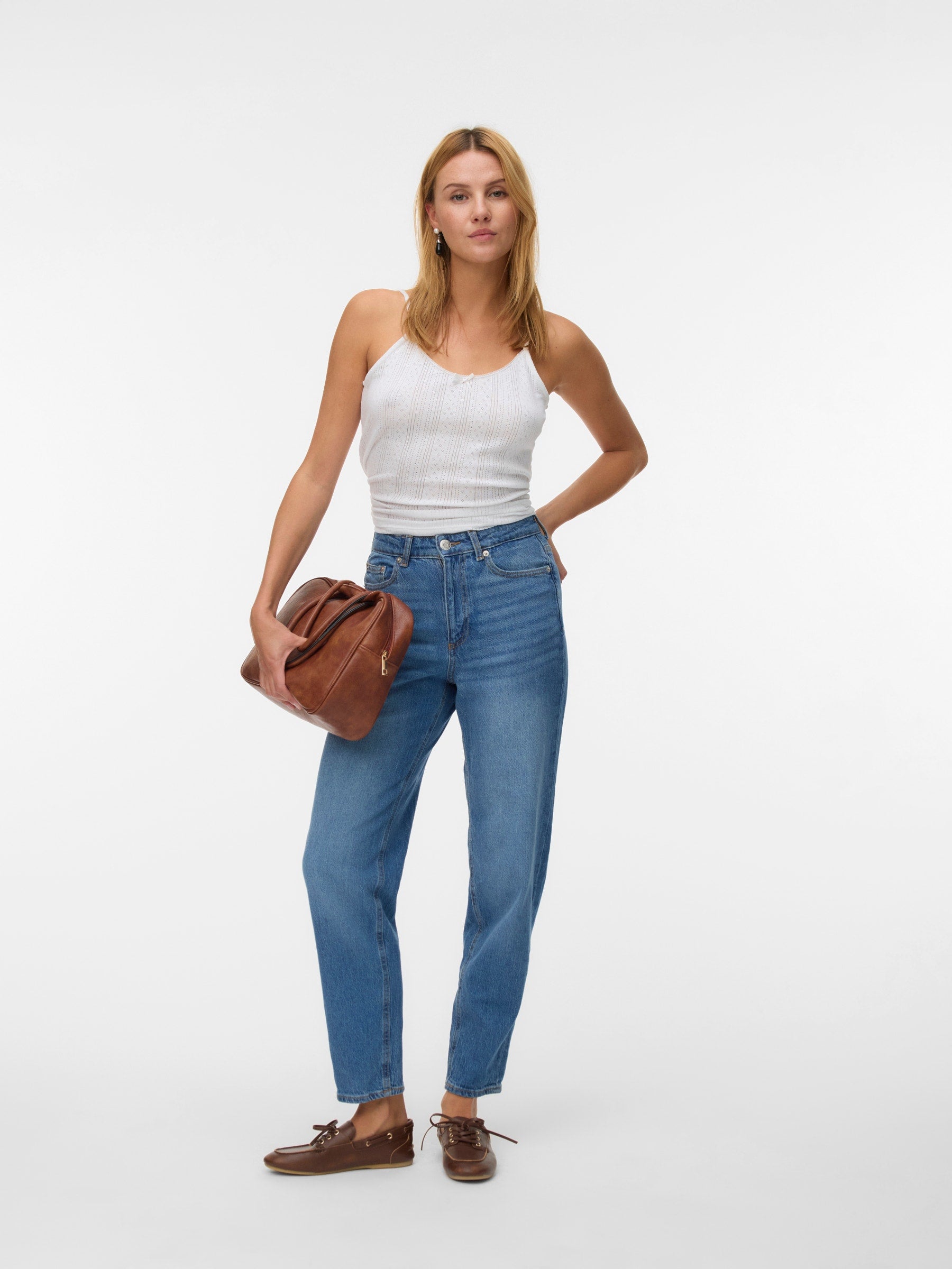 VERO MODA VMTESSA mom jeans in medium blue denim - Image 1