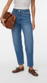 VERO MODA VMTESSA mom jeans in medium blue denim - Image 5