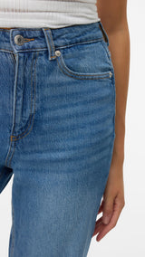 VERO MODA VMTESSA mom jeans in medium blue denim - Image 6