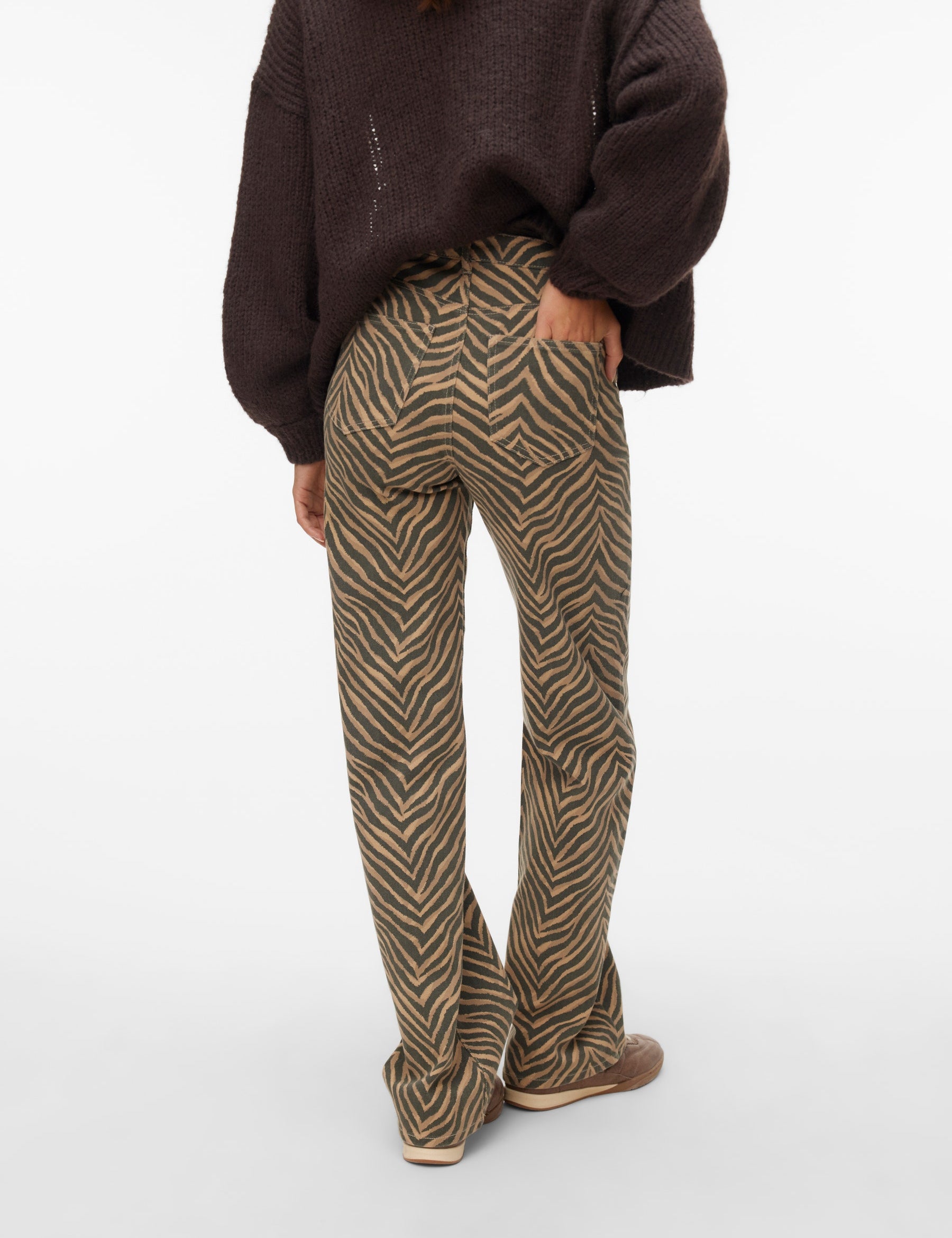 VERO MODA VMTESSA wide stretch aop jeans in silver mink leopard - Image 2