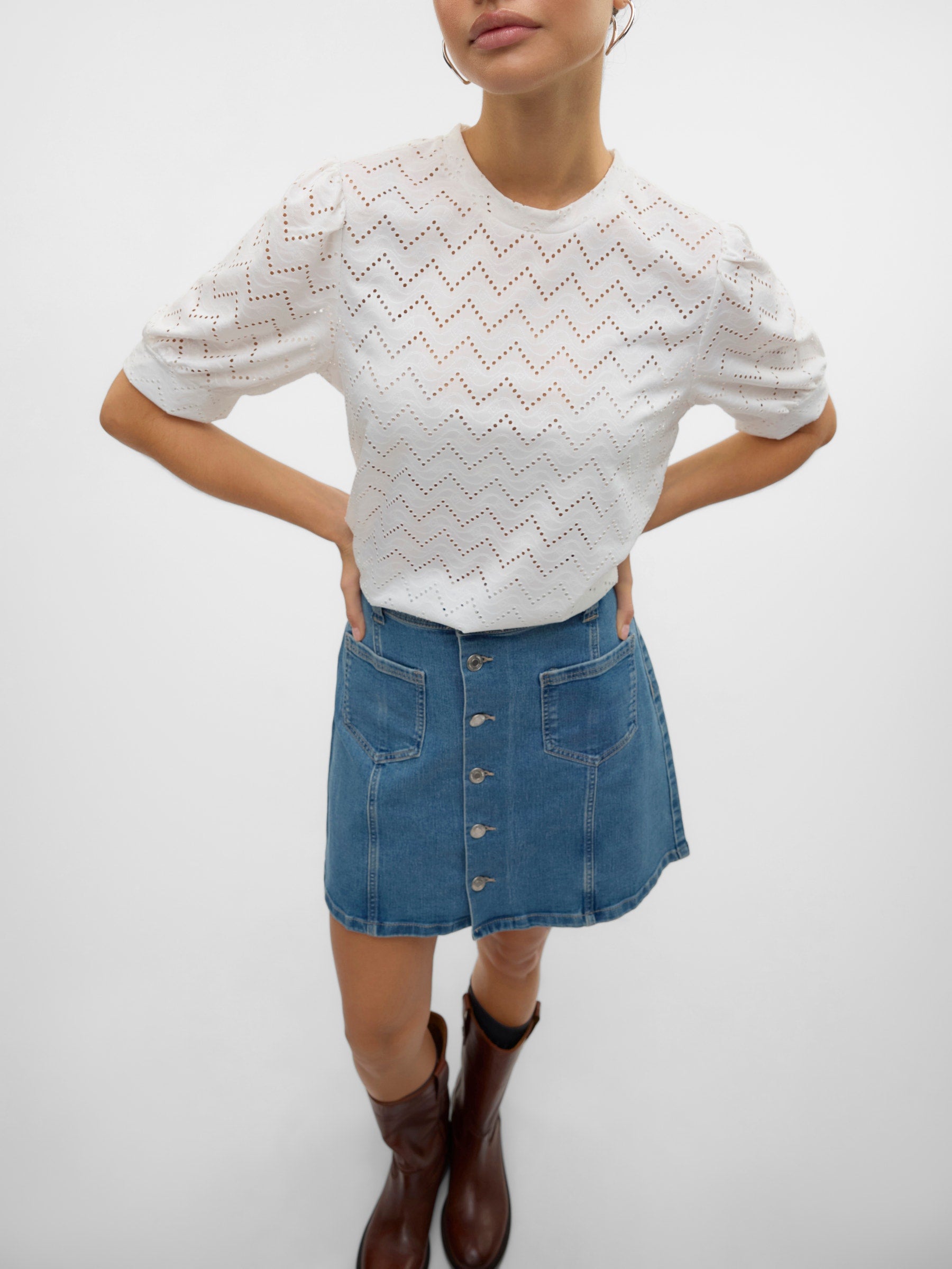 VERO MODA VMTHAS 2/4 top vo in snow white - Image 5