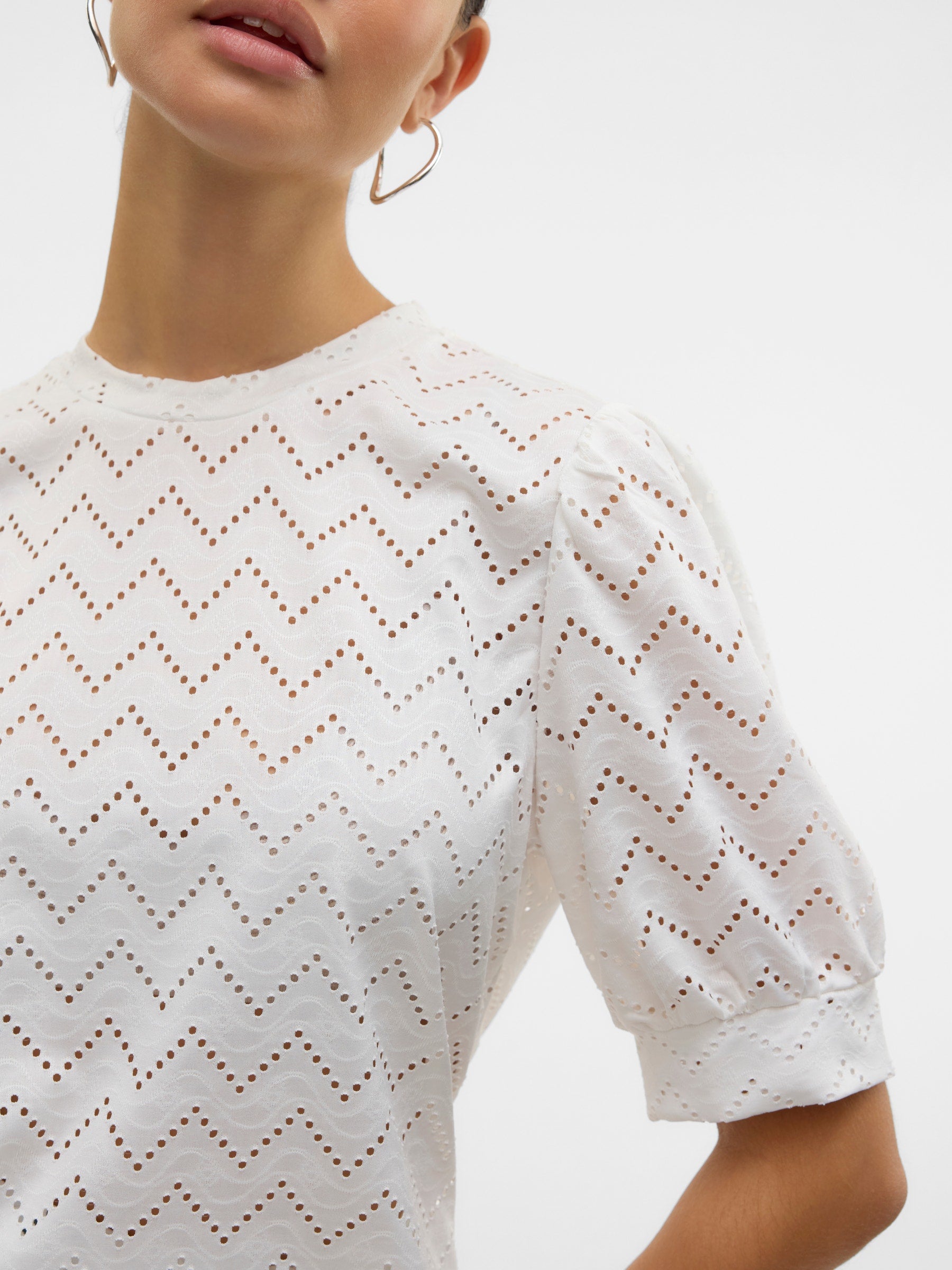 VERO MODA VMTHAS 2/4 top vo in snow white - Image 6