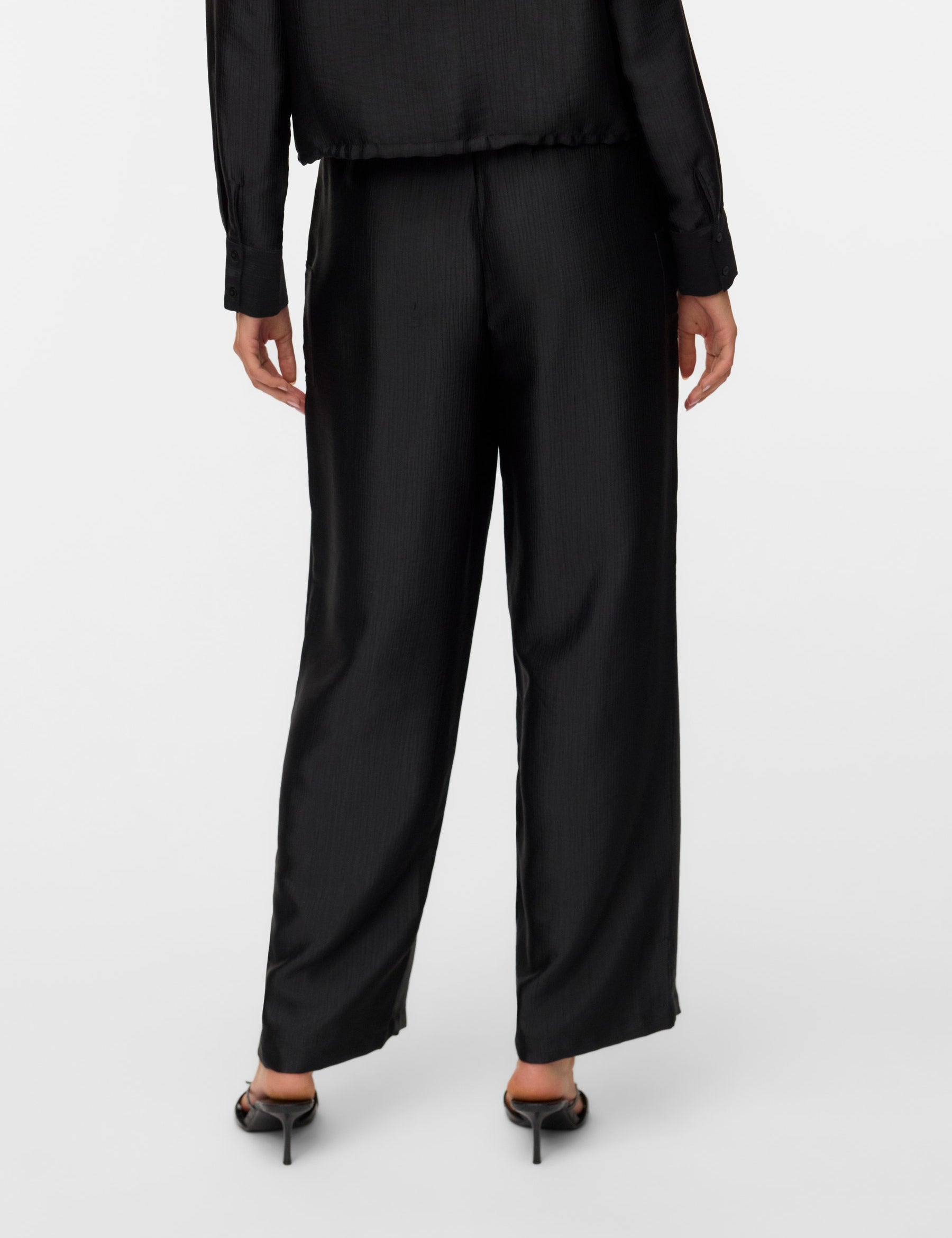 VERO MODA VMTOMA straight pants in black - Image 2