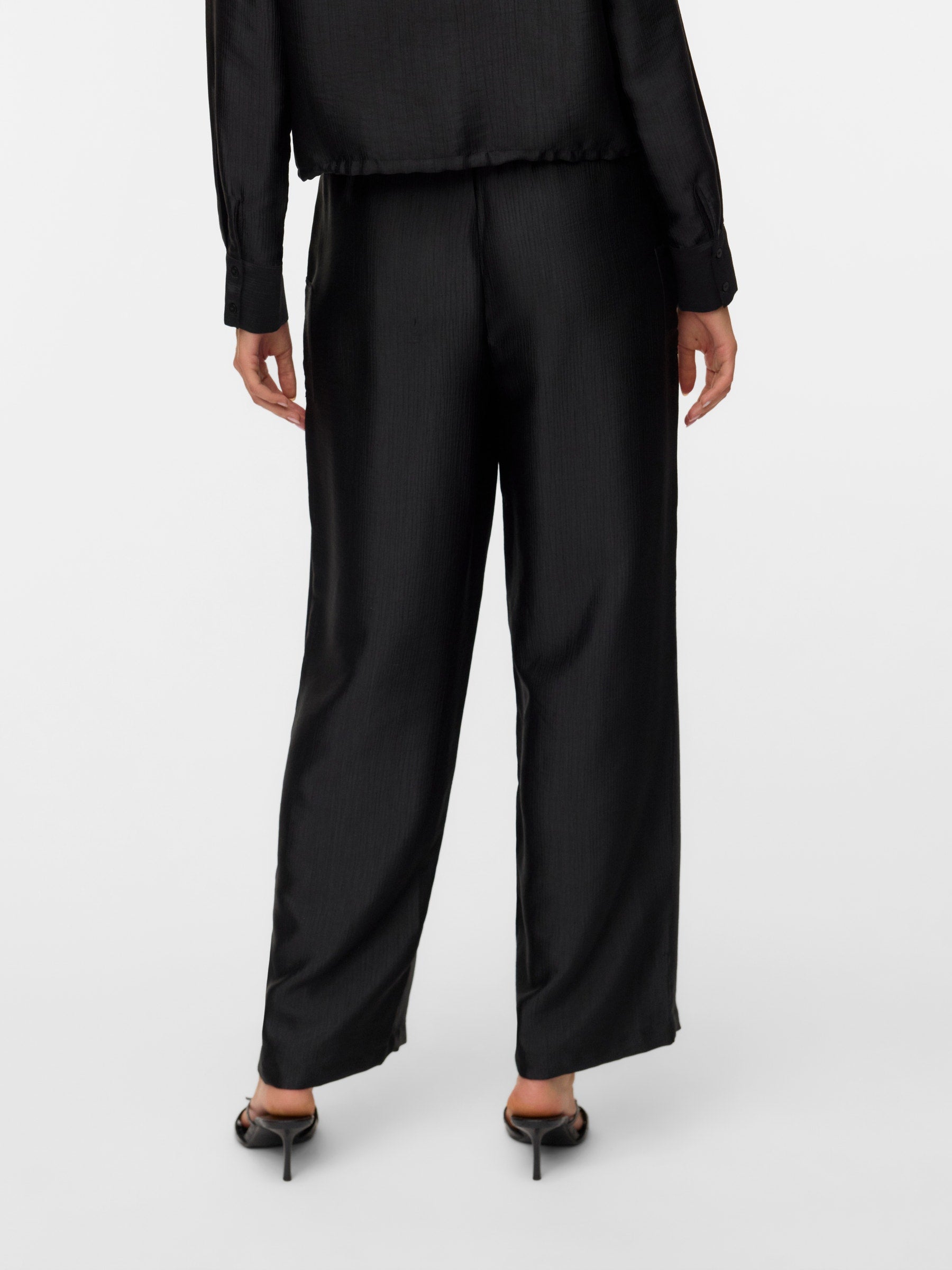 VERO MODA VMTOMA straight pants in black - Image 2