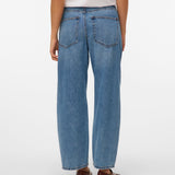 VERO MODA VMZELDA barrel denim jeans mix in medium blue denim - Image 2